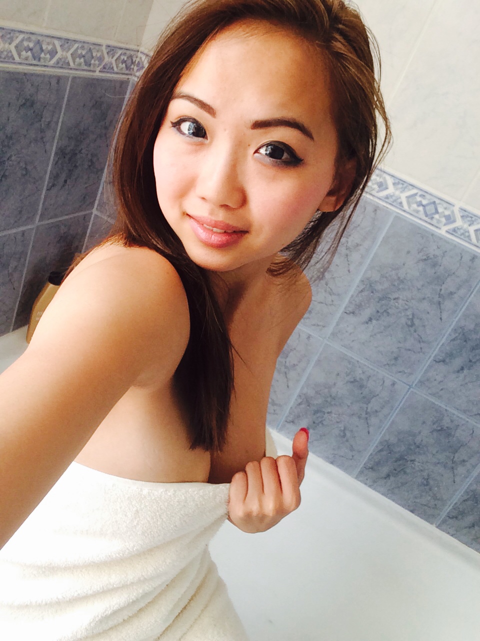 Hot Asian Girls Naked In Shower