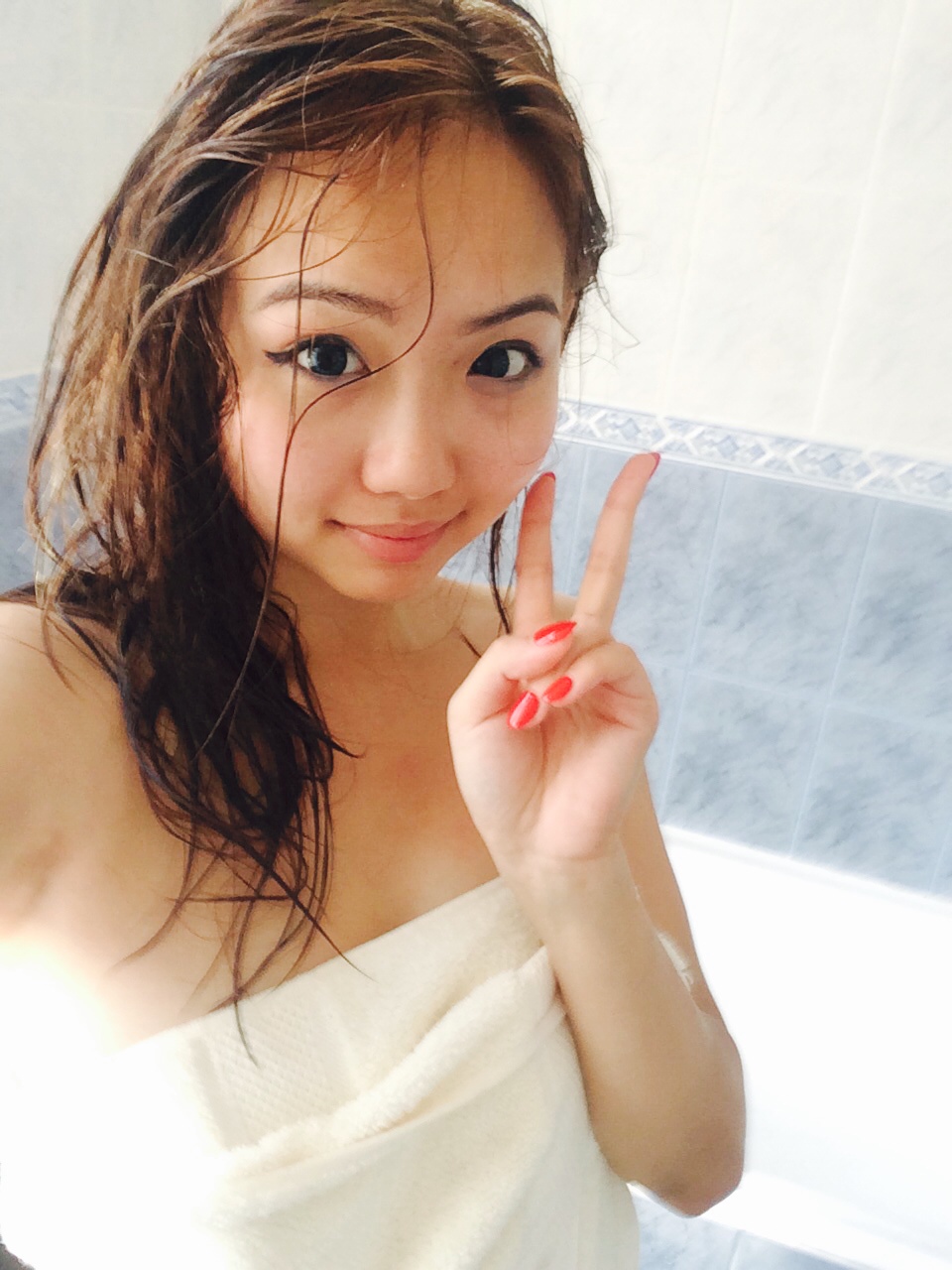 Busty Asian Selfie Facial - Harriet Sugar Cookie naked shower selfies - Teens In Asia