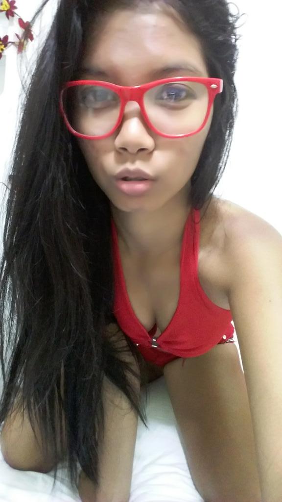 Amateur pics of sexy Malaysian teen girl Heather Deep